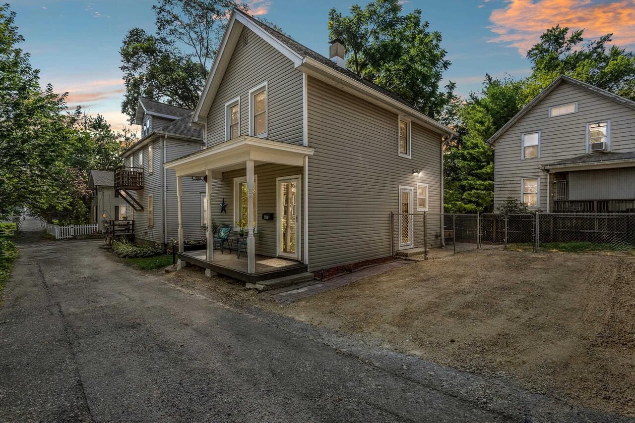 Property Photo:  402 Main-Page Court  WI 53589 