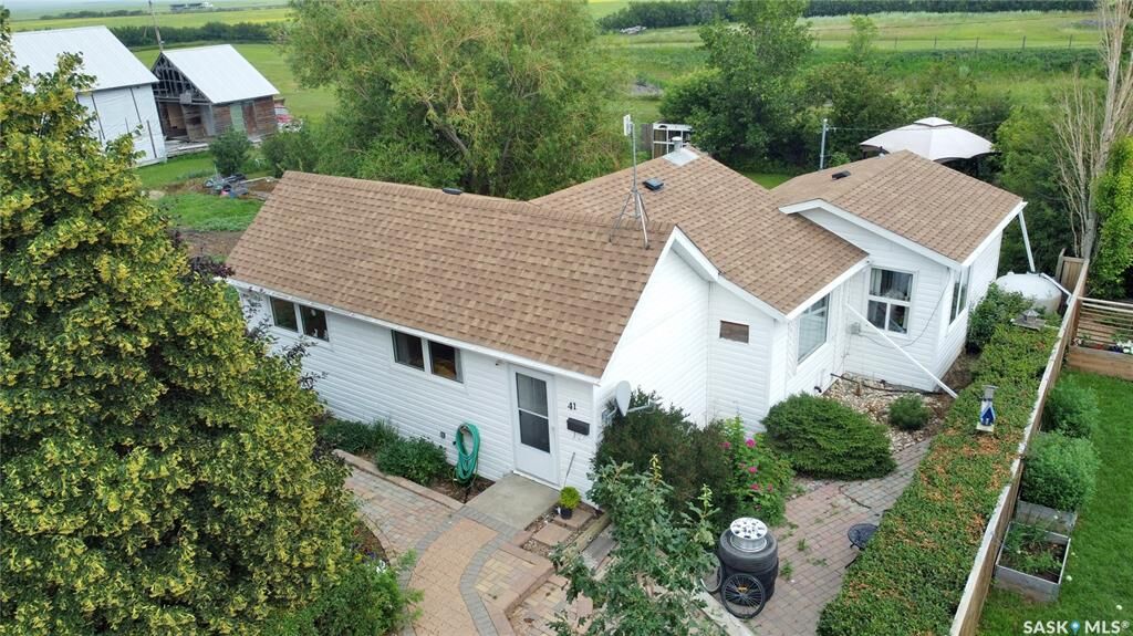 Property Photo: 41 Main Street SK S0H 4C0