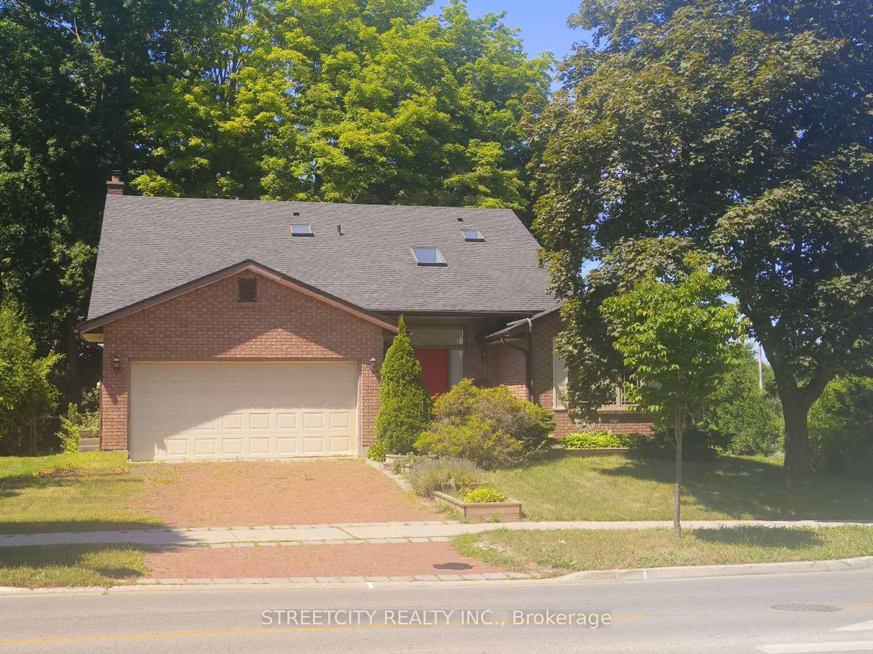 Property Photo: 136 Castlegrove Boulevard ON N6G 3T6