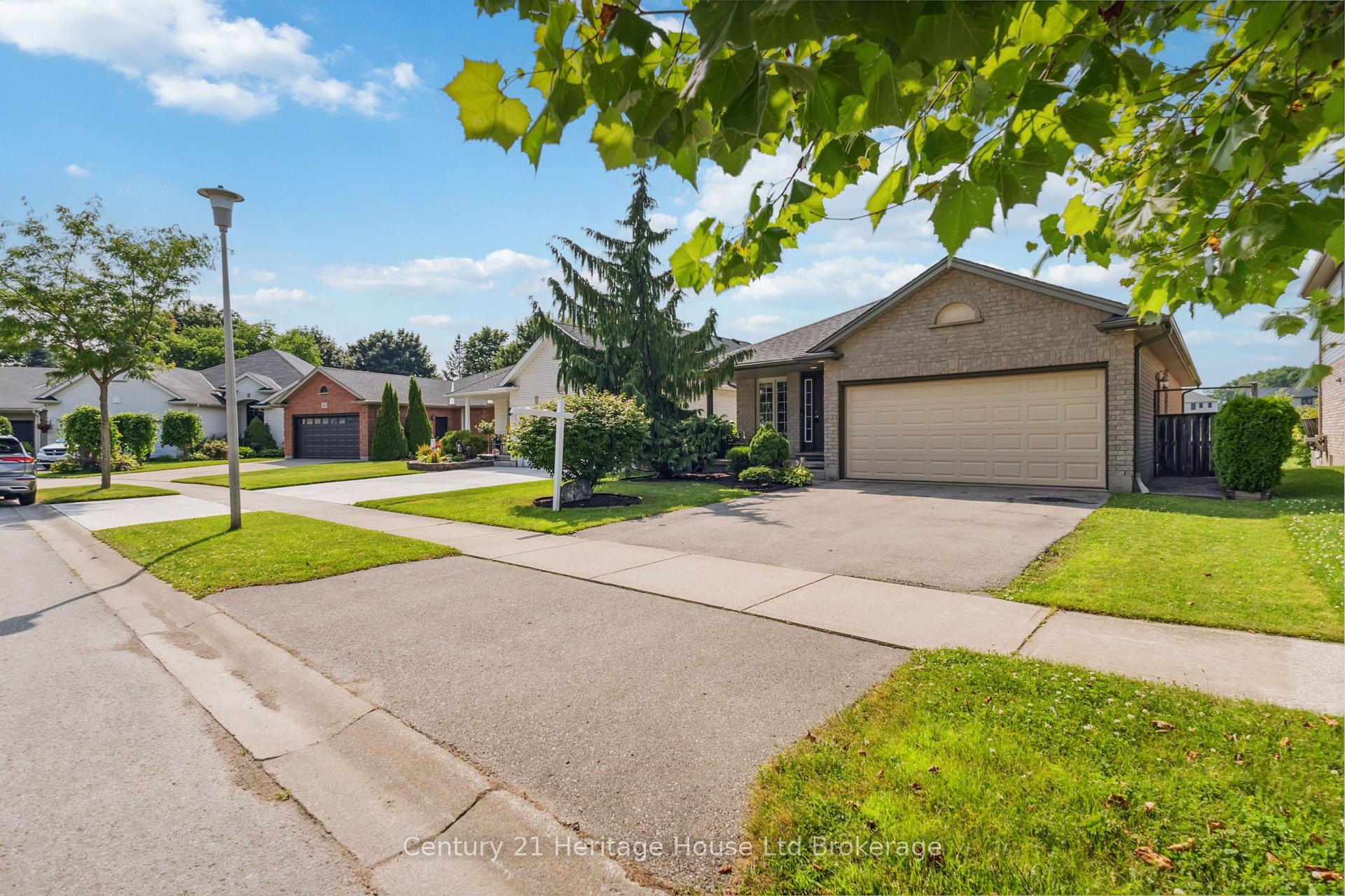 Property Photo: 2234 Thornicroft Crescent ON N6P 1T6