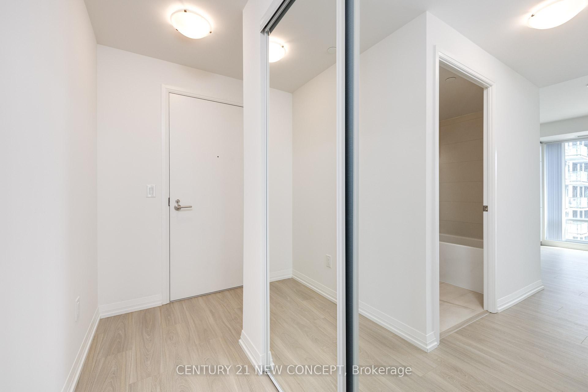 Property Photo: 8 Widmer Street 1112 ON M5V 0W6