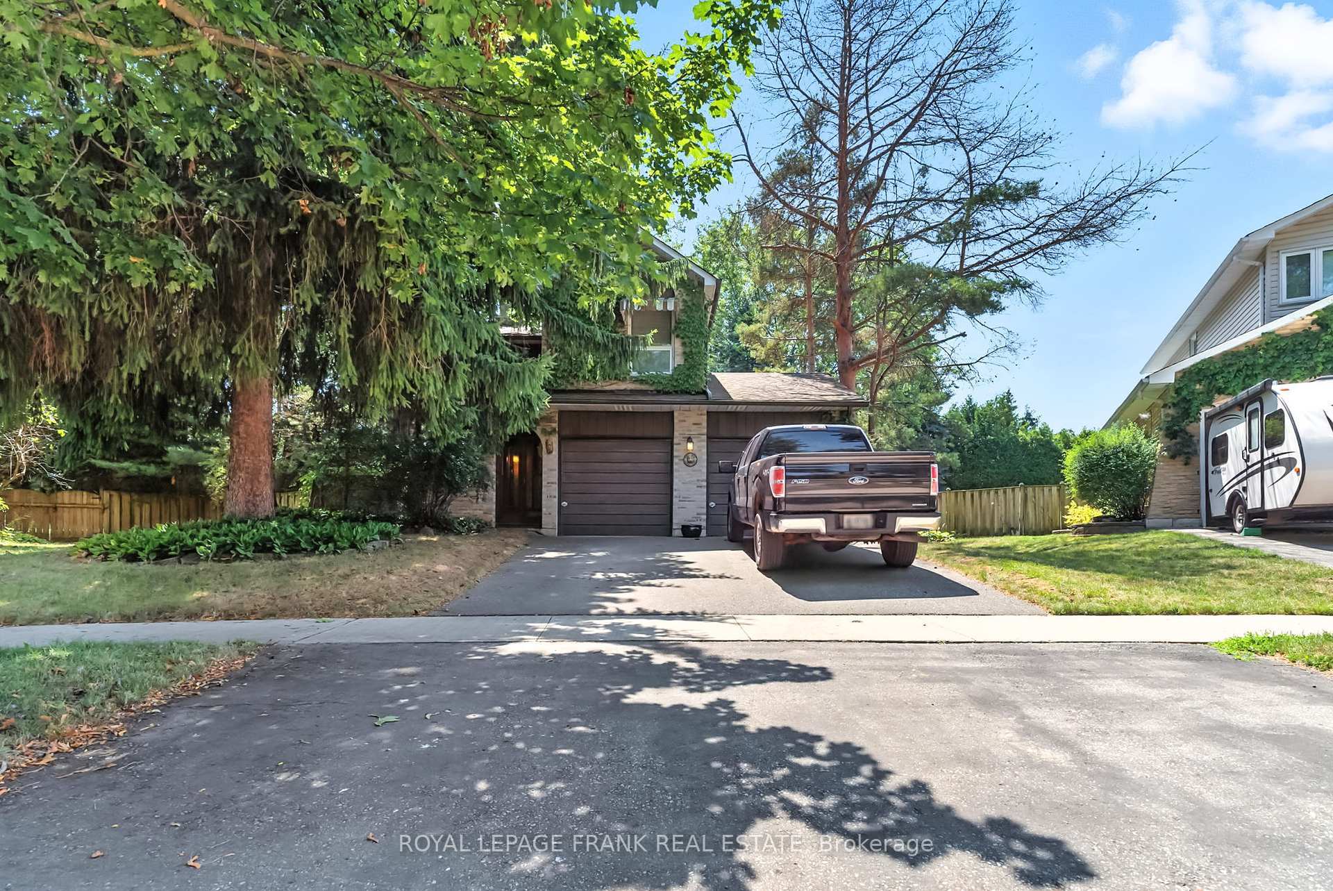Property Photo:  124 Guthrie Crescent  ON L1P 1A7 