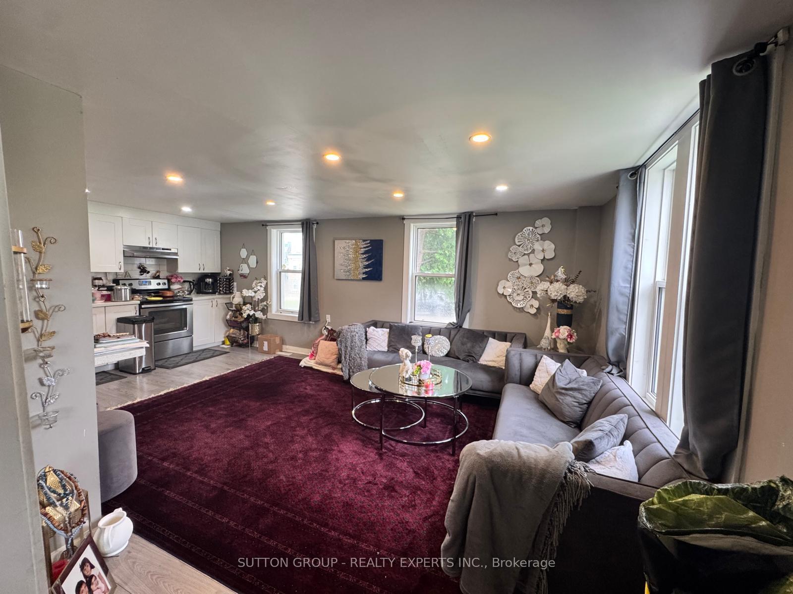 Property Photo:  328 Centre Street S Duplex  ON L1H 4B5 