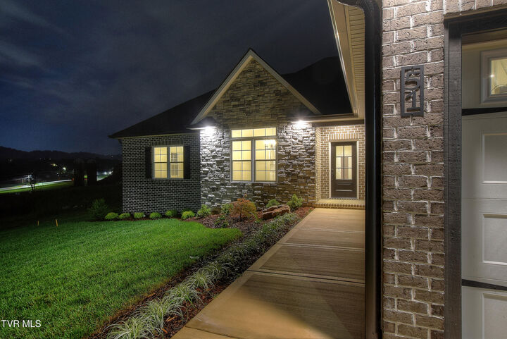 Property Photo: 51 Glaze Farm Way TN 37601