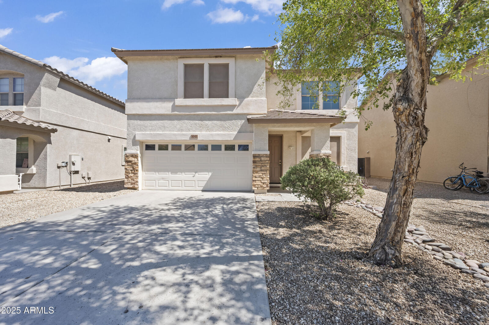 Property Photo: 3232 W Saint Anne Avenue AZ 85041