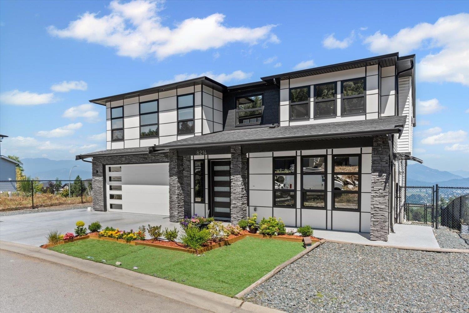 Photo de la propriété:  8214 Nixon Road  BC V4Z 0E4 