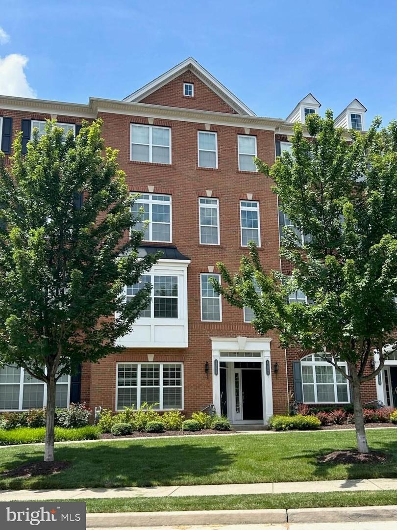 Property Photo: 43039 Clarks Terrace VA 20148