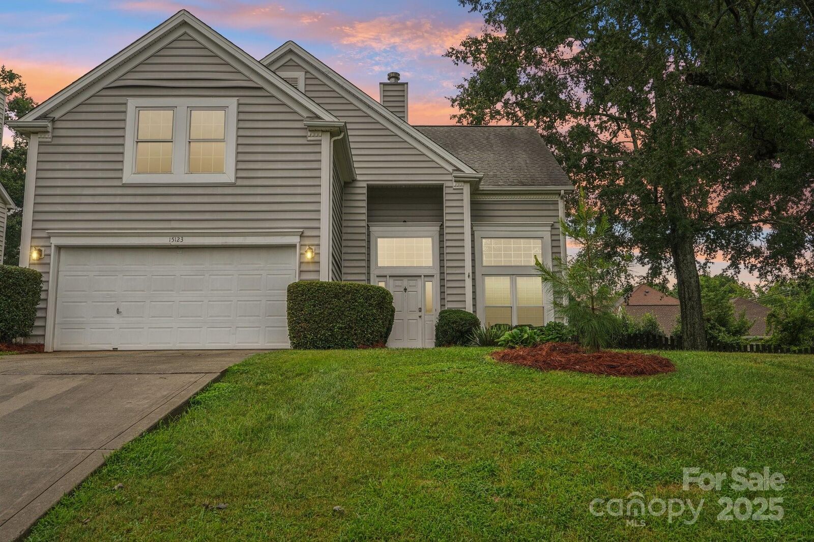 Property Photo: 15123 Rothesay Drive NC 28277