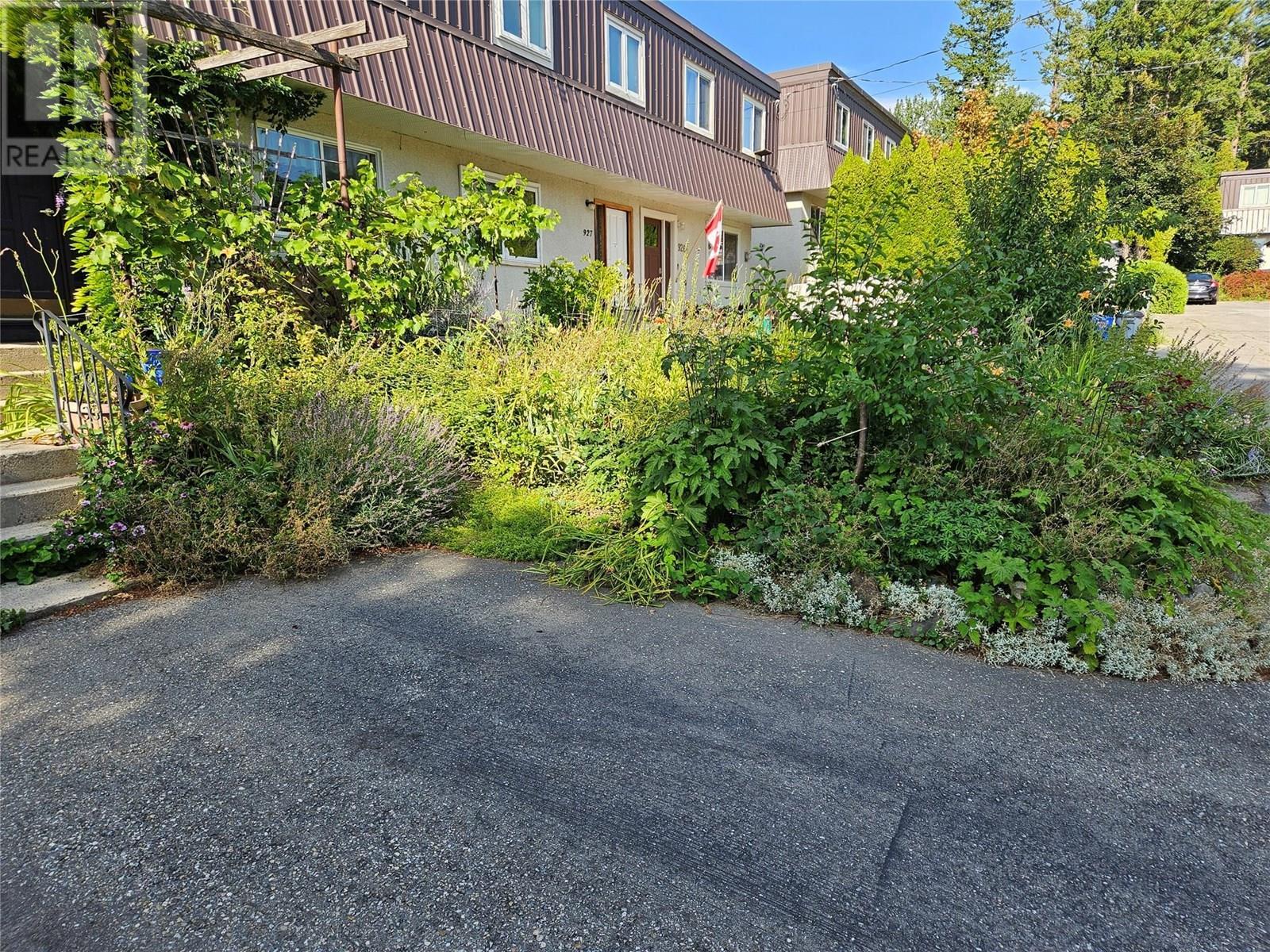 Property Photo: 929 Dogwood Street BC V0B 1G3