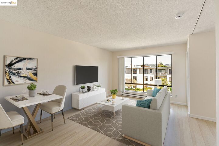 Property Photo: 9 Commodore Drive 402 CA 94608