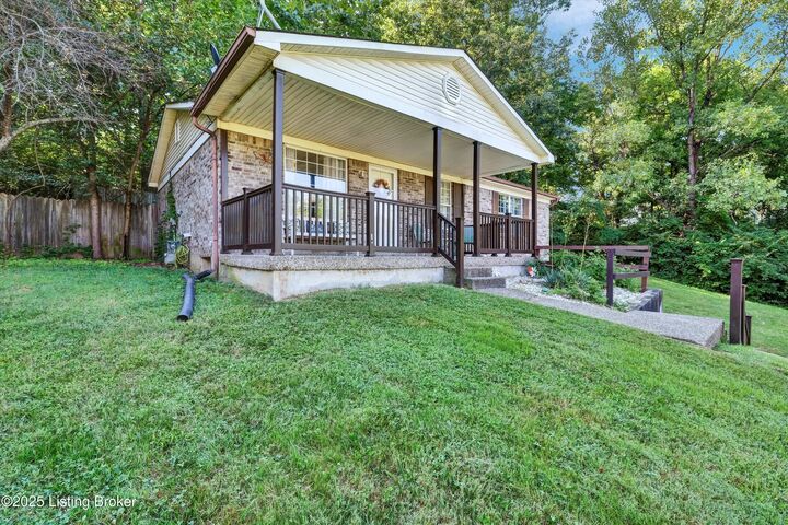 Property Photo:  800 Candleglow Ct  KY 40214 