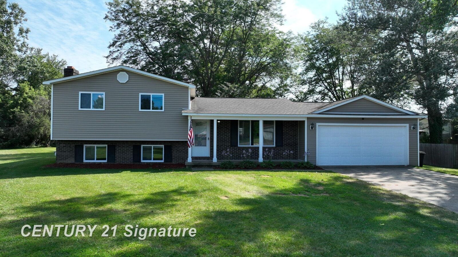 Property Photo: 4206 Woodland Court MI 48433