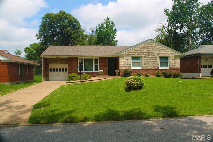 1209 Longridge Drive  St Louis MO 63137 photo