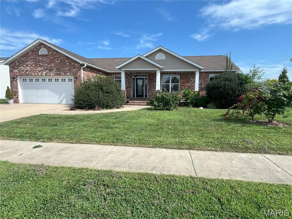 Property Photo:  204 Gabrielle Circle  IL 62010 