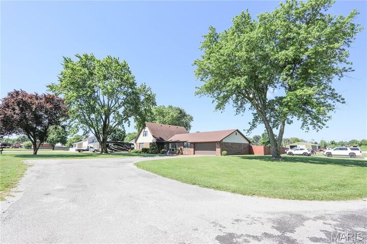 Property Photo: 2613 Mockingbird Lane IL 62040