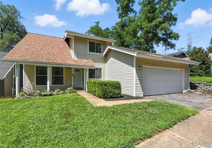 11263 Pineside Drive  St Louis MO 63146 photo