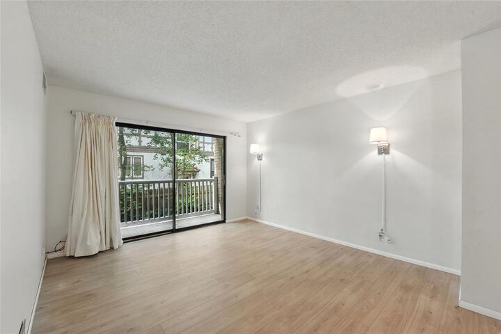 Property Photo: 444 N Clay Avenue 2N MO 63122