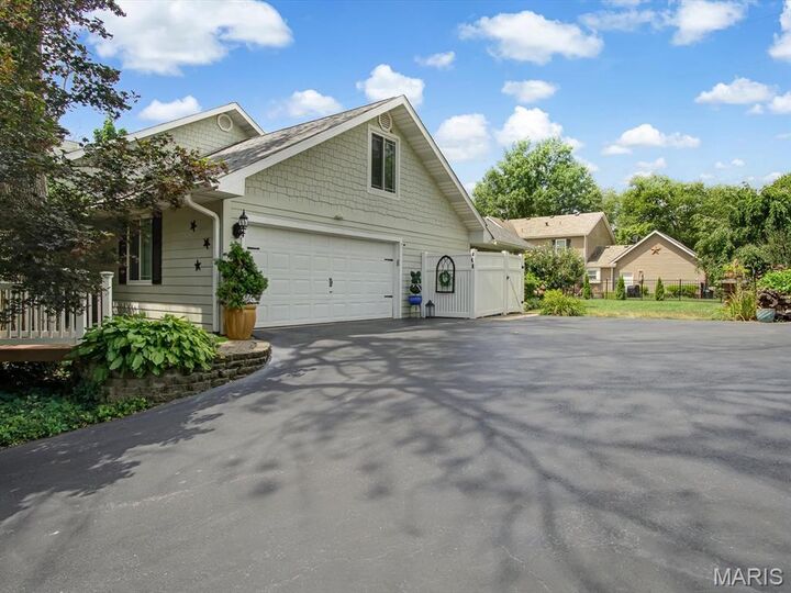 Property Photo:  401 John Henry Street  IL 62220 