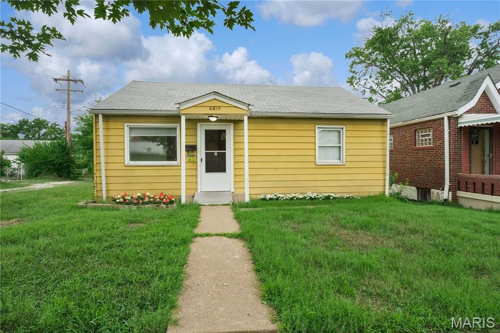 Property Photo: 6815 Parkwood Place MO 63116