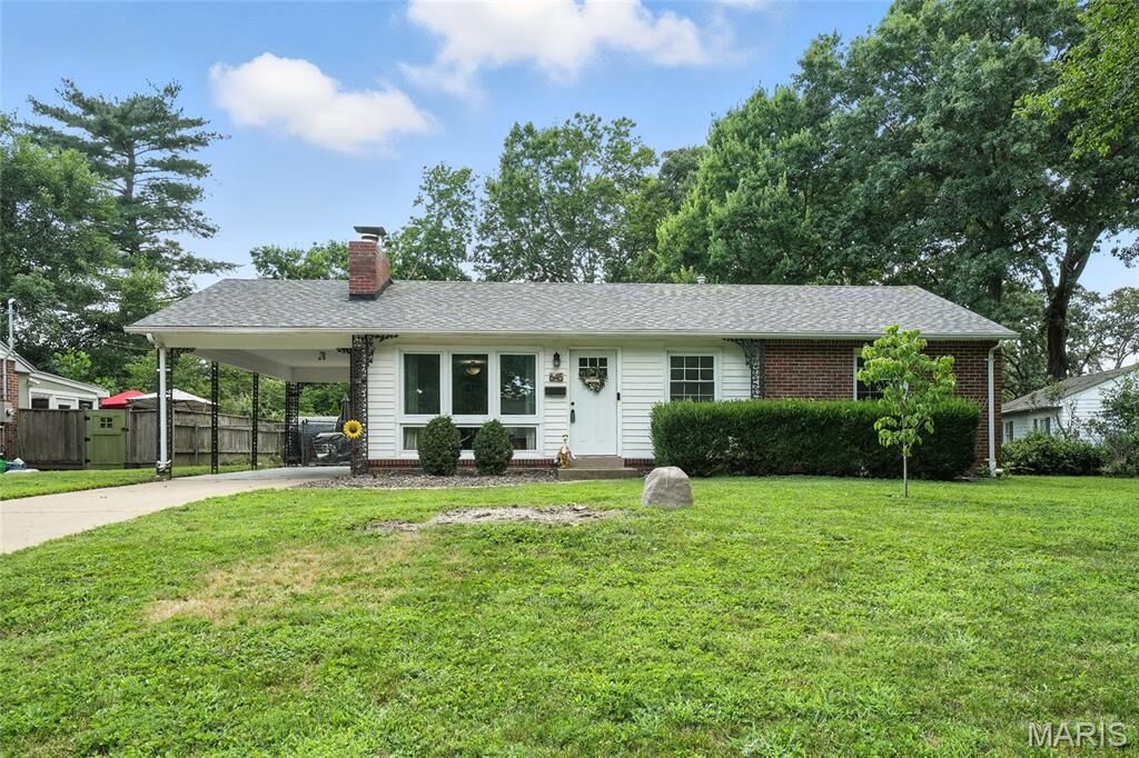 Property Photo: 645 Huntwood Lane MO 63122