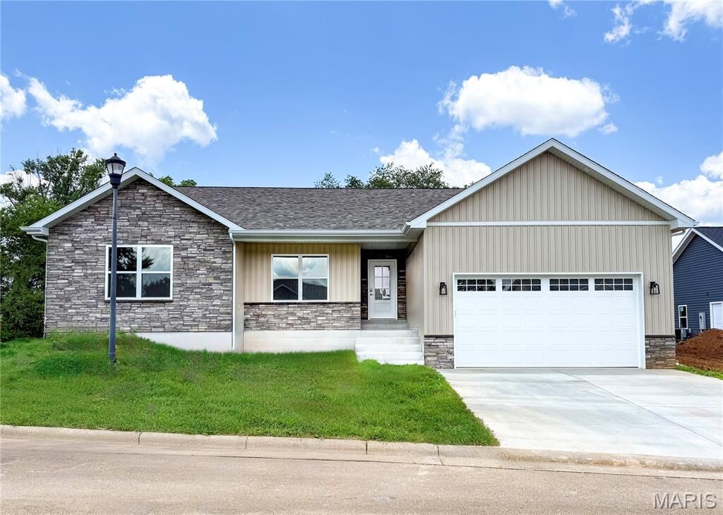 Property Photo:  201 Ariel Court  MO 63601 