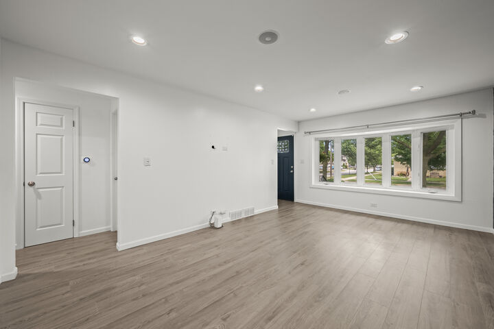 Property Photo:  3652 Hawthorne Street  IL 60131 
