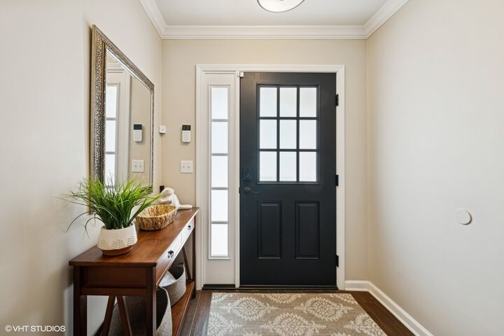 Property Photo: 204 E Parallel Street IL 60067