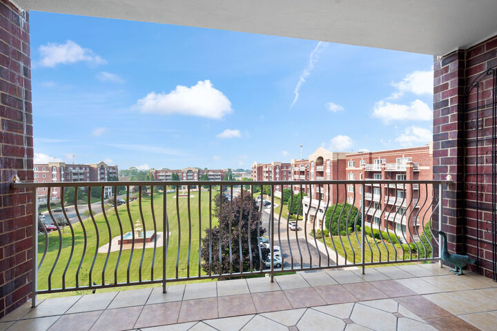 Property Photo: 7061 W Touhy Avenue 502 IL 60714