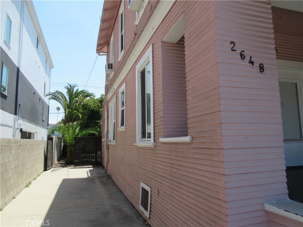 Property Photo: 2648 Brighton Avenue CA 90018