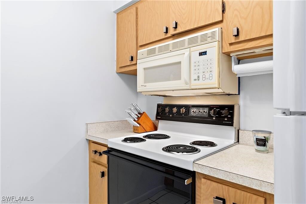 Property Photo: 708 Victoria Drive 208 FL 33904