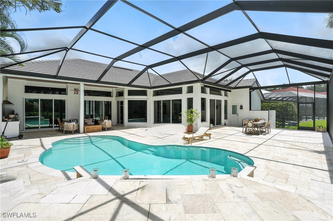 Property Photo: 581 Wedgewood Way FL 34119