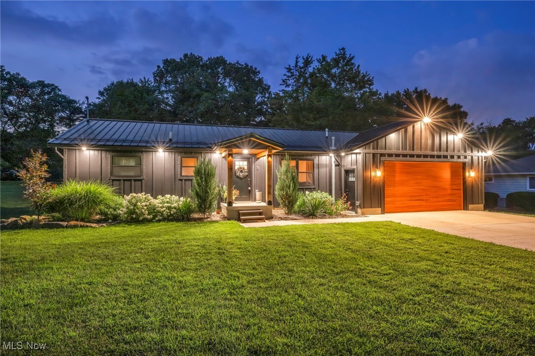 Property Photo:  653 Valley Crest Drive  OH 44319 
