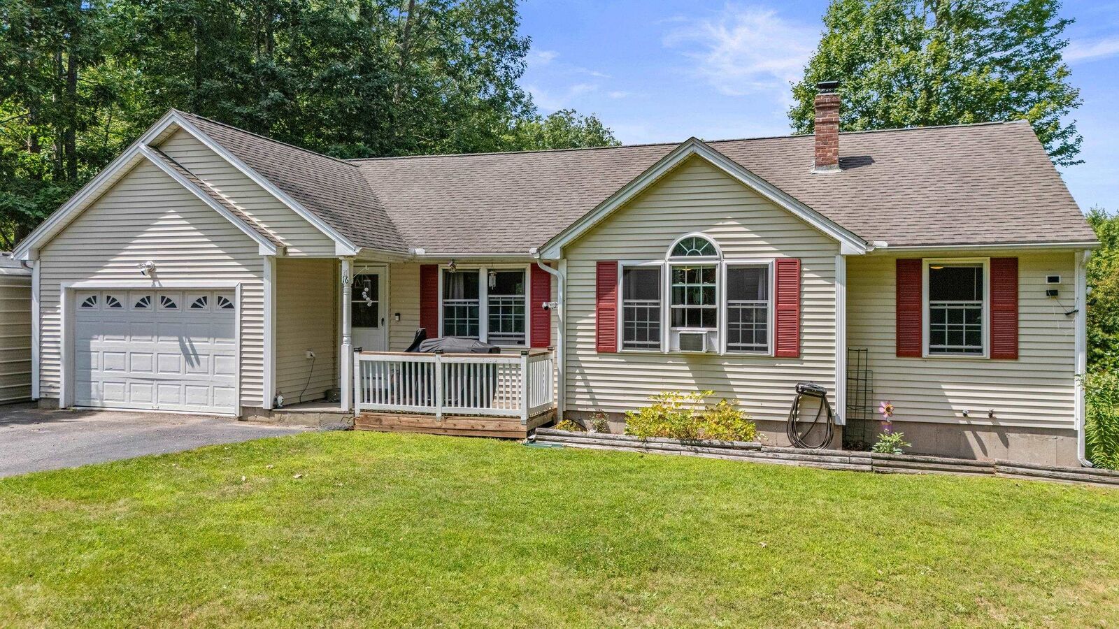 Property Photo:  16 Felch Lane  NH 03452 