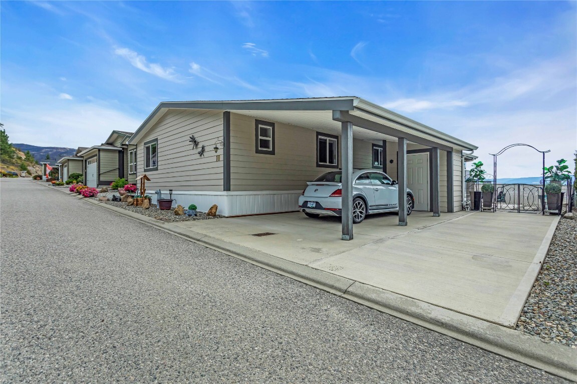 2025 Shannon Lake Road 10  West Kelowna BC V4V 1V5 photo