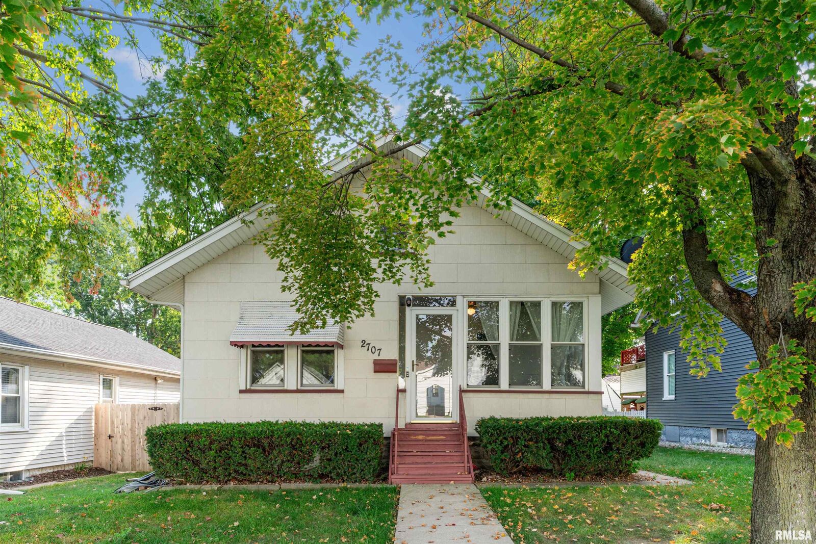 Property Photo:  2707 Bridge Avenue  IA 52803