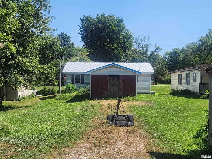 Property Photo:  904 E Poplar Street  IL 62832 