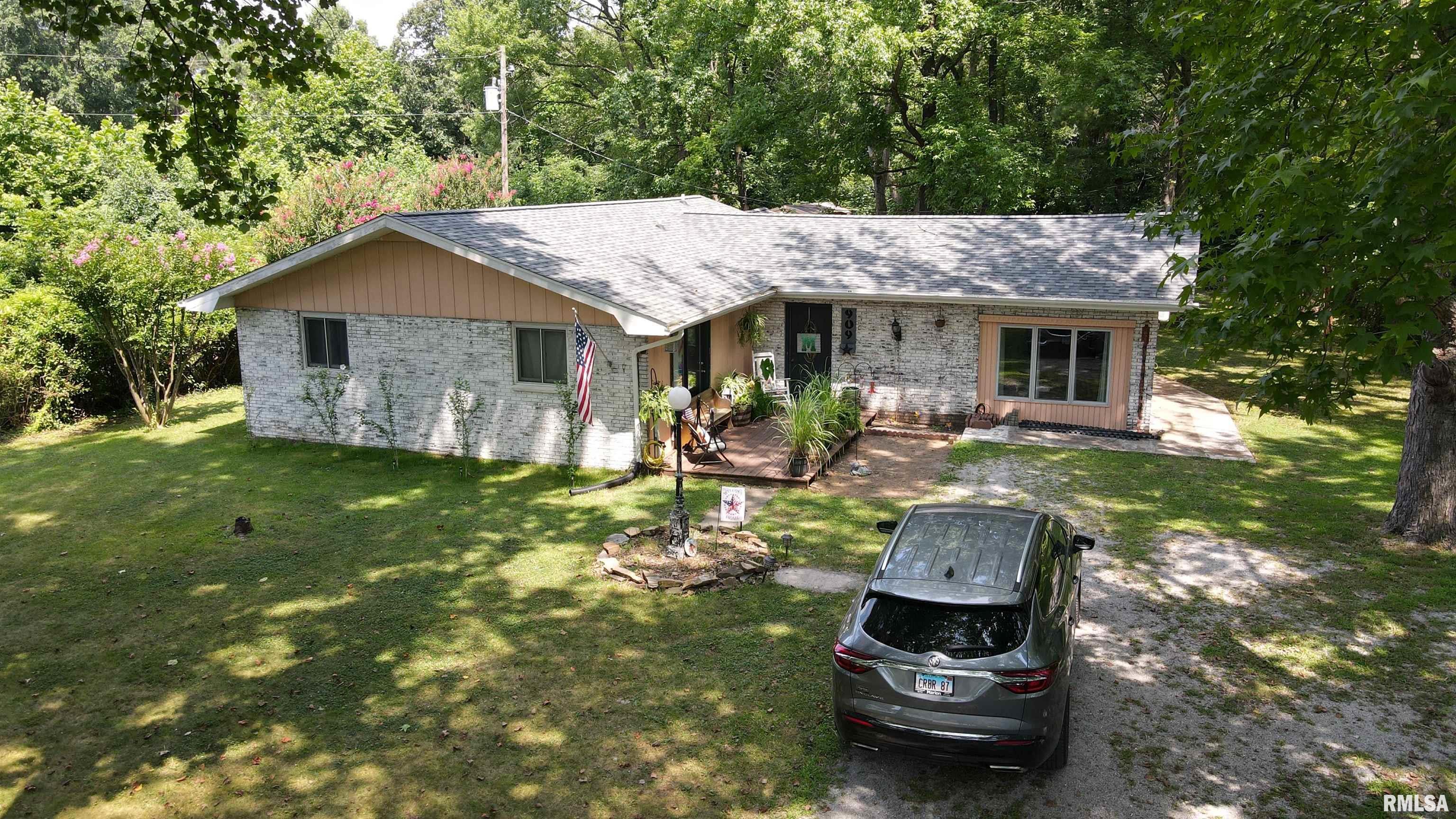 909 North Road  West Frankfort IL 62896 photo