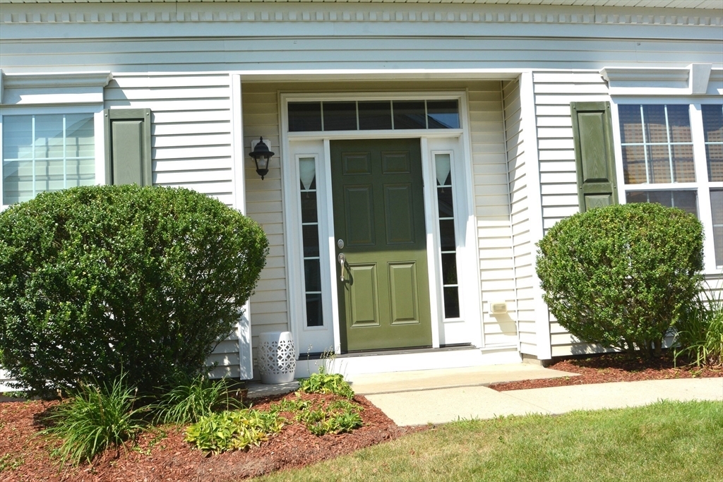 Property Photo:  8 Hopkins Circle 8  MA 01844 