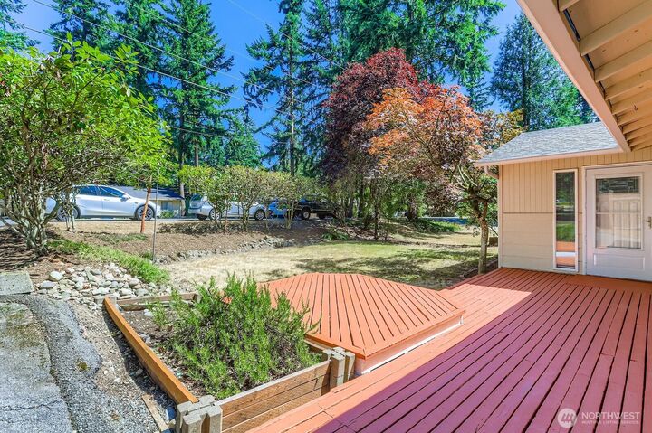Property Photo:  1009  208th Avenue NE  WA 98074 