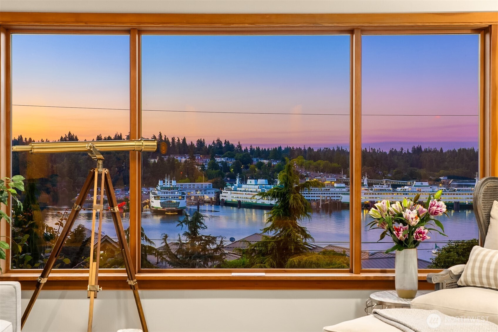 Property Photo: 5788 Packard Lane NE WA 98110