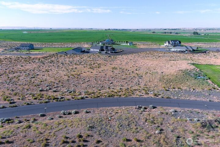 Property Photo: 329 SE Desert Hills Loop WA 98837