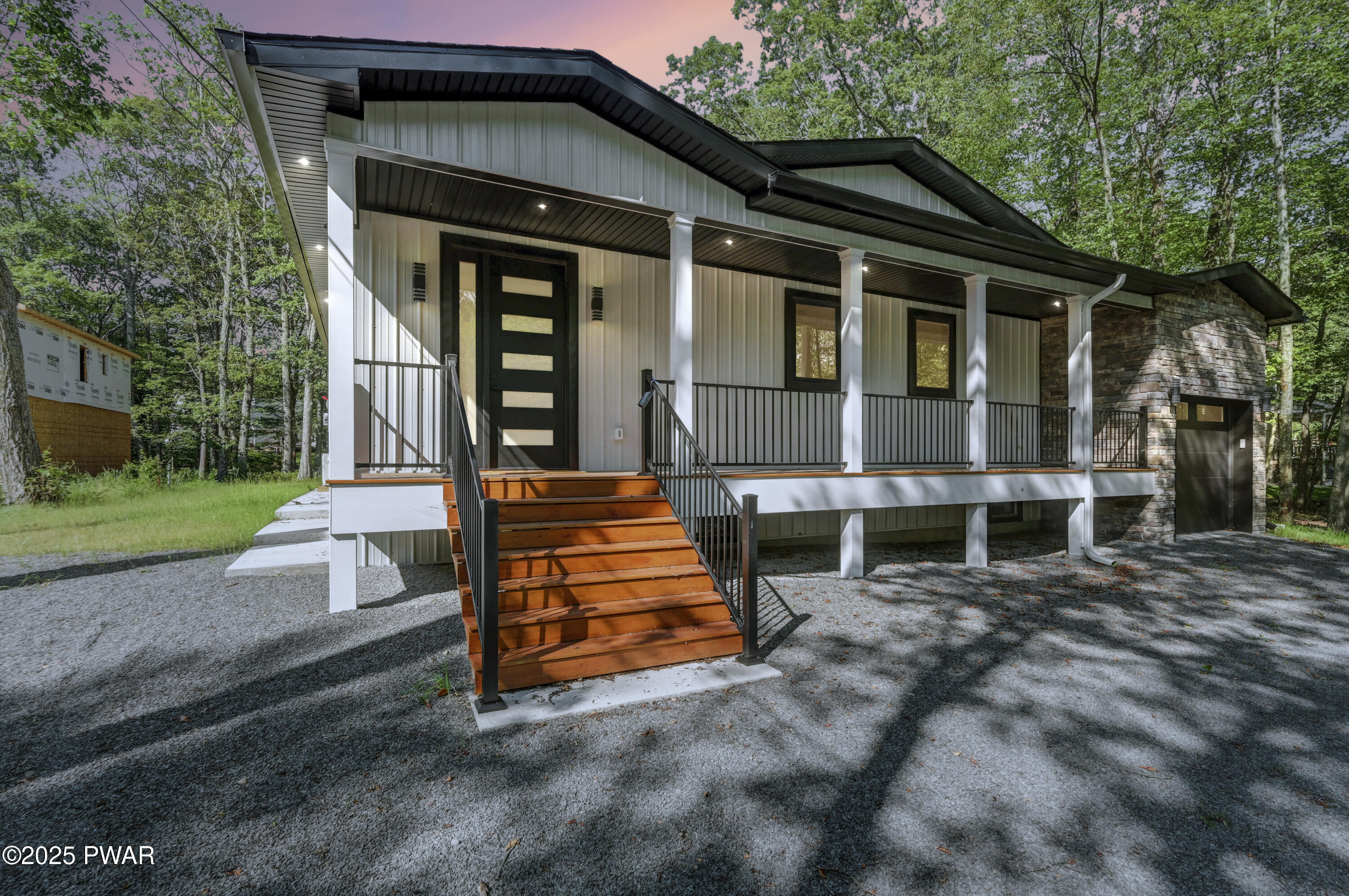 Property Photo: 517 Maple Ridge Drive PA 18428