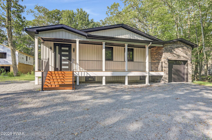 Property Photo: 517 Maple Ridge Drive PA 18428