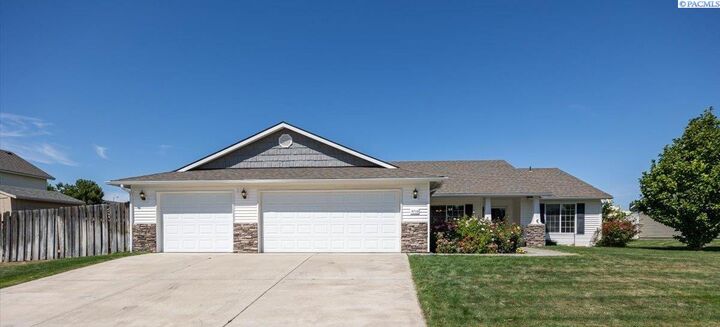 Property Photo: 9713 Coronado Dr WA 99301