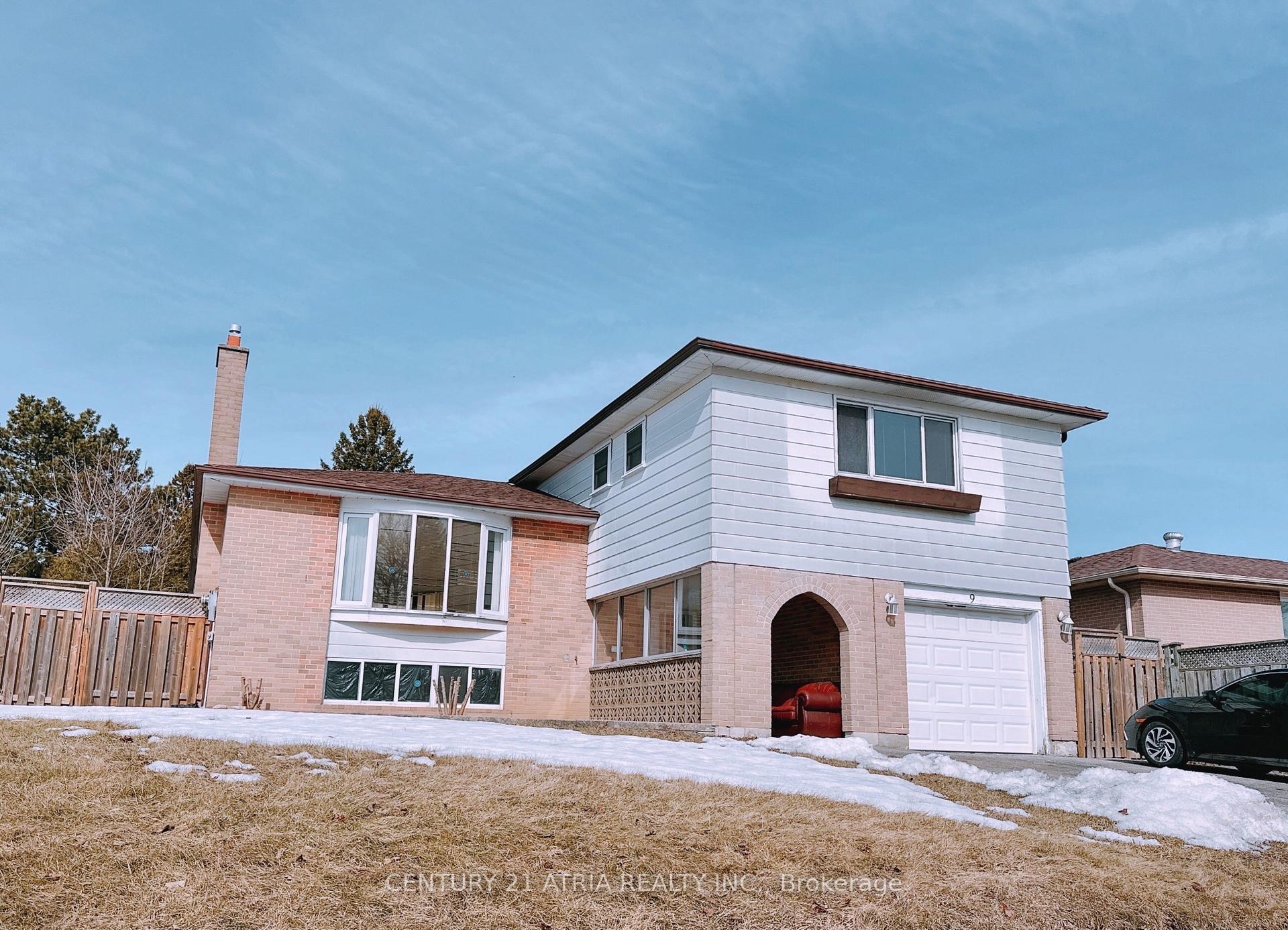 Property Photo: 9 Oakmeadow Boulevard ON M1E 4G2