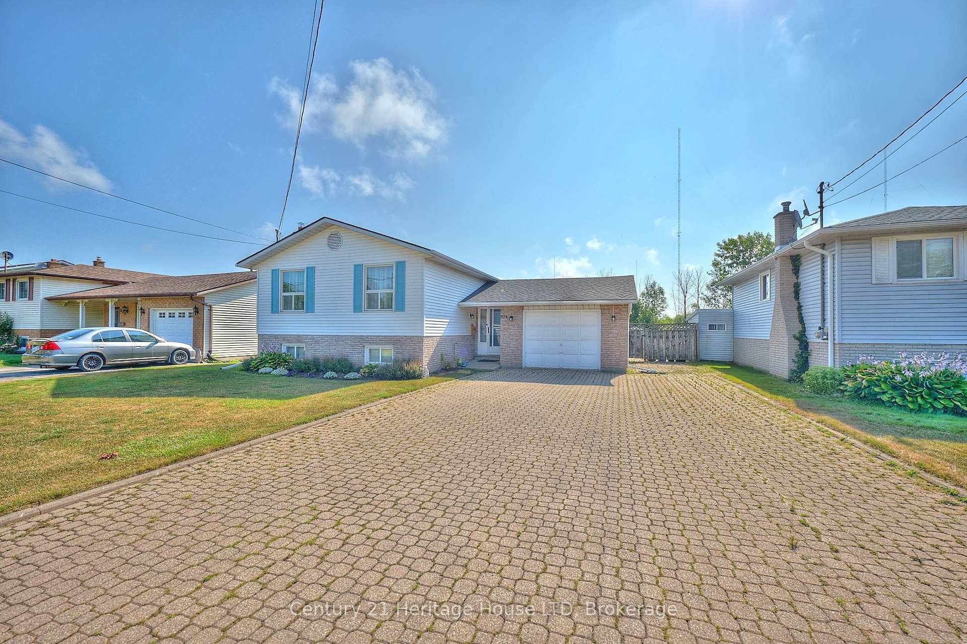 Photo de la propriété:  874 Crescent Road  ON L2A 4R4 