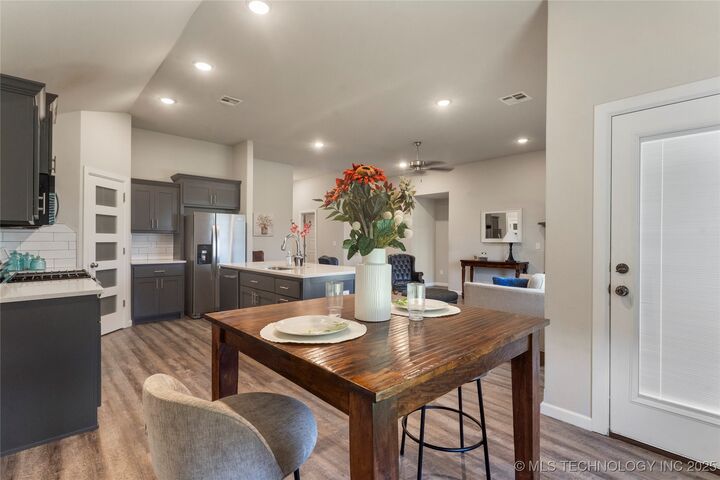 Property Photo:  4828 E Galveston Place  OK 74014 