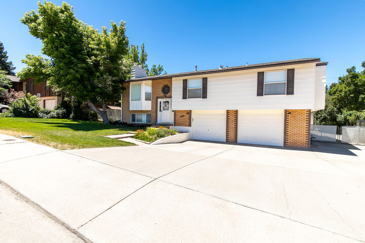 Property Photo: 1008 S Fountain Dr UT 84720