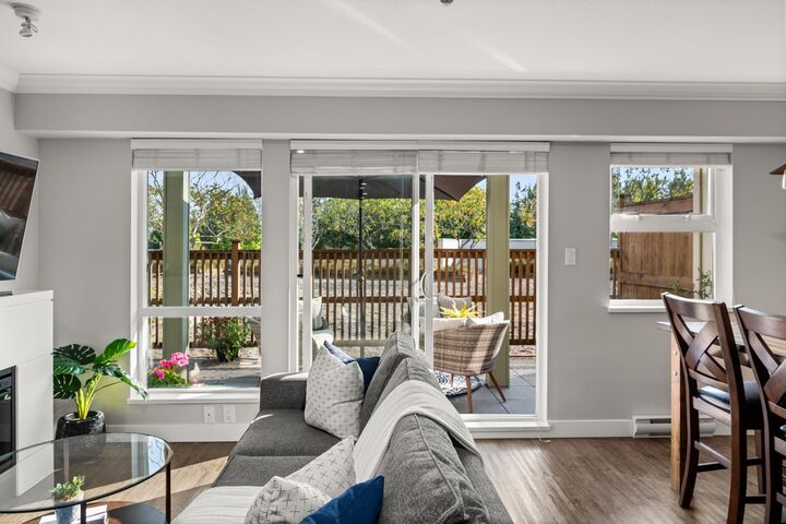 Property Photo: 15735 Croydon Drive 209 BC V3S 2L5