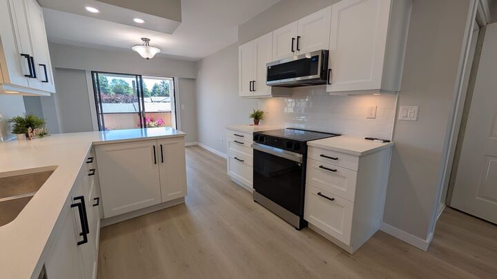 Property Photo: 32959 George Ferguson Way 40 BC V2S 7W9